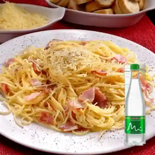 Combo Spaguetti Carbonara + Manantial con Gas 500 ml