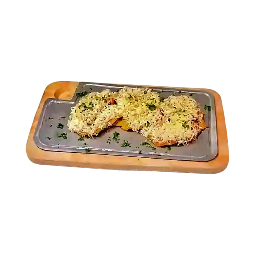 Patacones con Hogao y Queso
