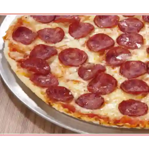 Pizza Salami con Queso.