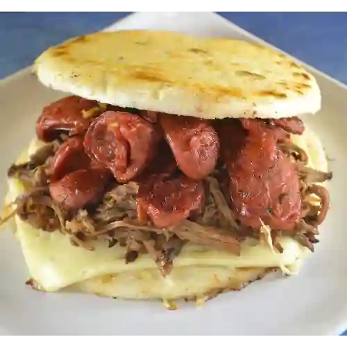 Arepa Mixta de Carne con Chorizo