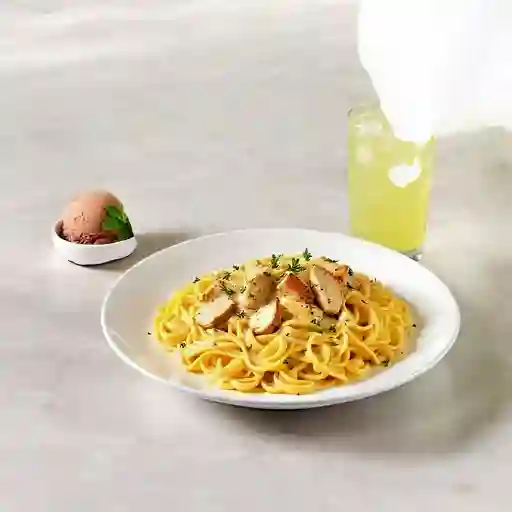 Pasta Alfredo Con Pollo