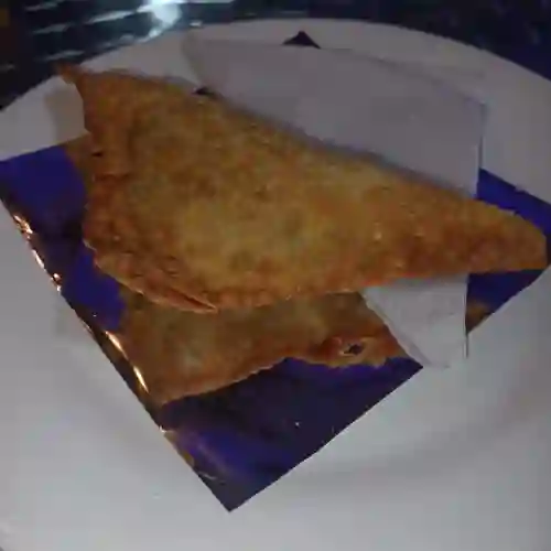 Empanada Ranchera con Chicharrón