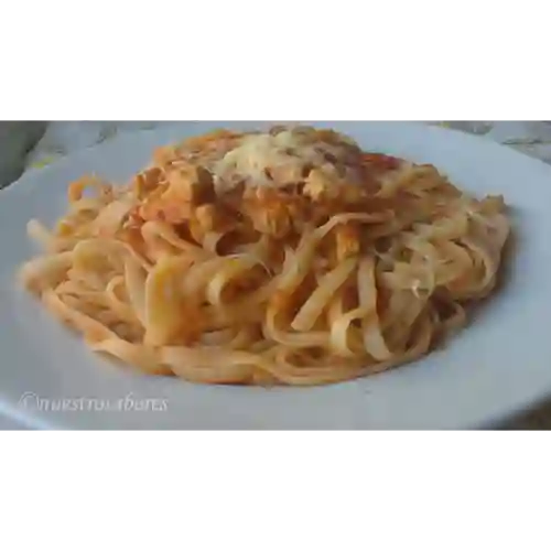 Pasta de Pollo en Salsa Napolitana
