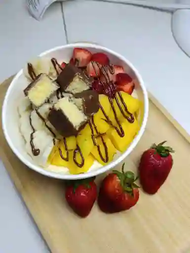 Bowl de frutas y panqueques