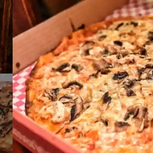 Pizza de Pollo con Champiñones