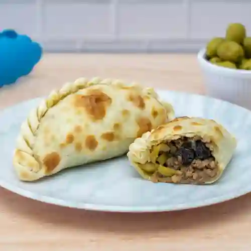 Empanada de Carne Aceitunas y Uvas