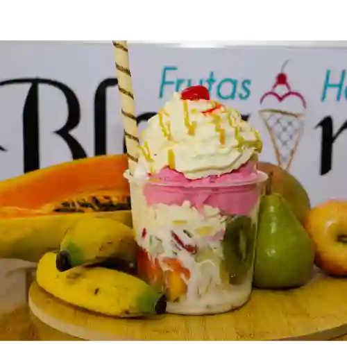 Ensalada con Helado Queso y Chantilly