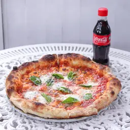 Pizza Margarita + Coca Cola