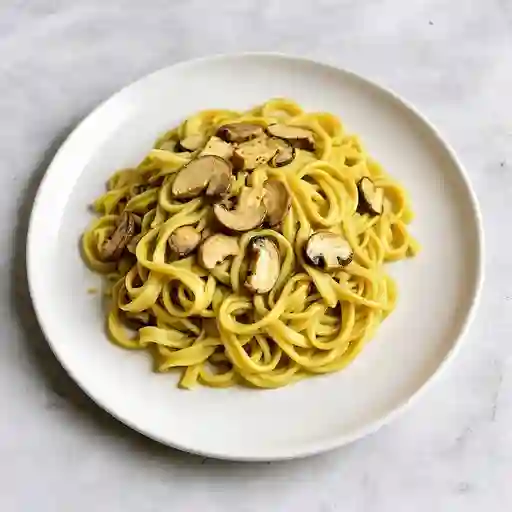 Fetuccini con salsa pesto