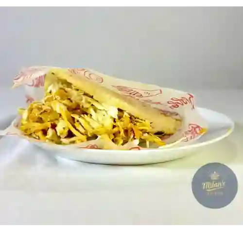Arepa pollo desmechado