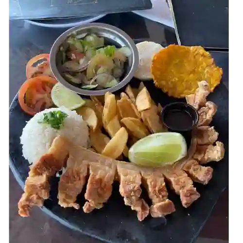 Menu chicharron+bandeja+bebida+postre