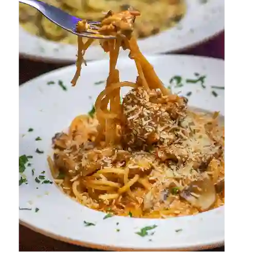 Spaghetti Pollo Champiñones