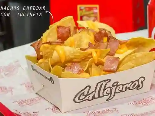 Nachos Cheddar con Tocineta