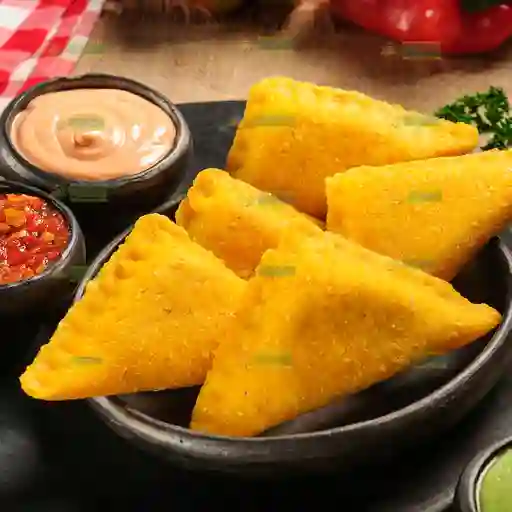 Empanada de Pollo con Tocineta