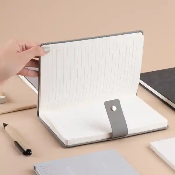 Agenda A5 Bolsillo y Broche 80 Hojas Serie Silver Gray Miniso