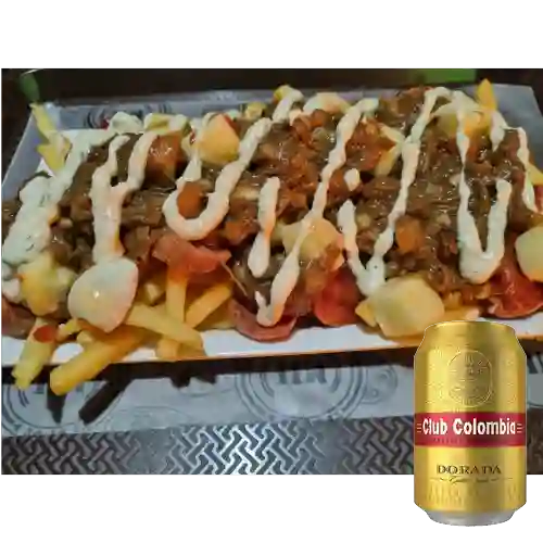 Combo Salchipapa Ropa Vieja + Cerveza Club Dorada