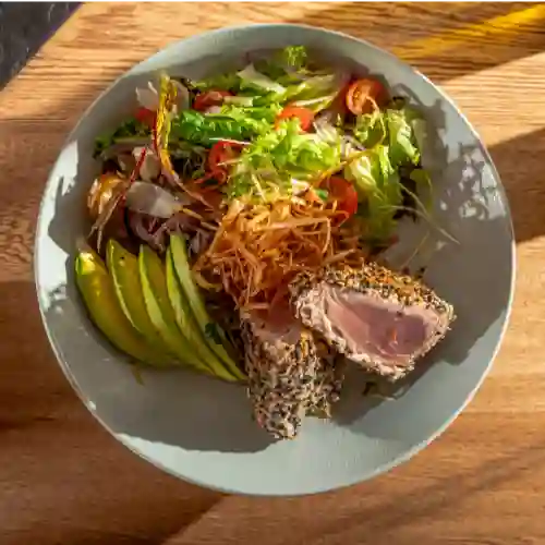 Ensalada de Tuna Steak