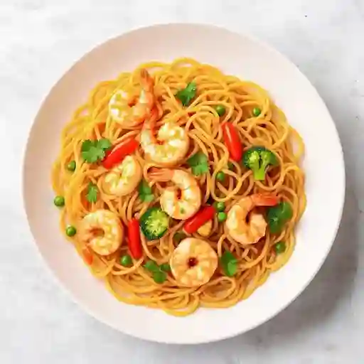 Chow mein con camarones