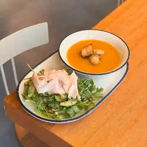 1/2 Ensalada y 1/2 Sopa Del Día