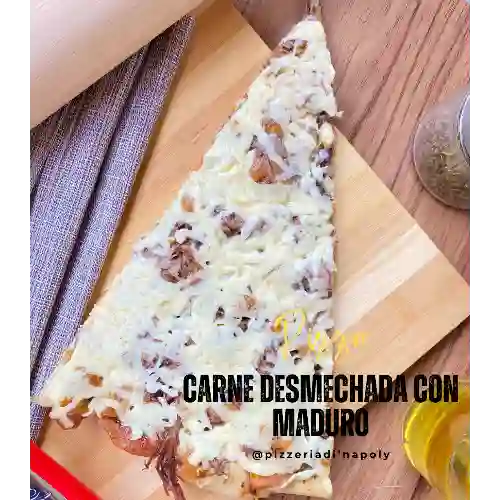 Pizza Carne Desmechada con Maduro