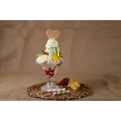 Ensalada de Frutas Pequeña con Helado