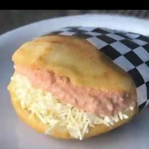Arepa de diablito con queso blanco