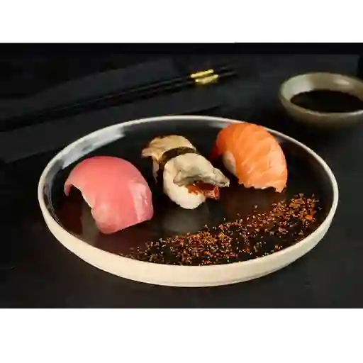 Mix de nigiri de salmón-atún- anguila.