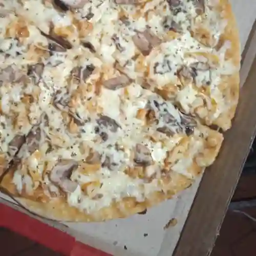 Pizza Pollo con Champiñon 22*22Cm