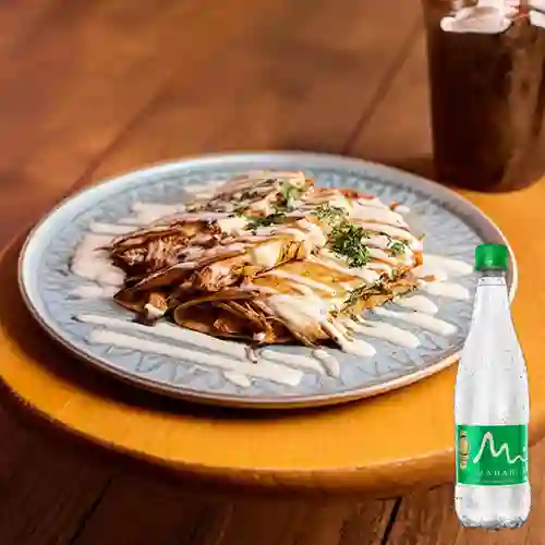 Combo 3 Quesadillas Mixtas + Manantial con Gas 600 ml
