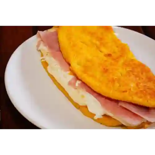 Cachapa con Jamon y Queso