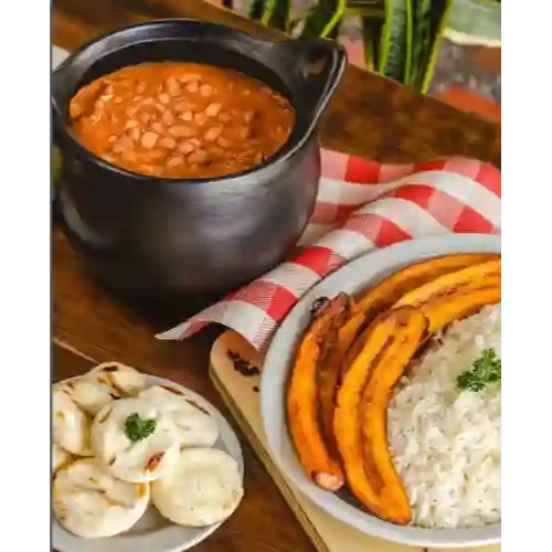 Frijolada Asados la 80 con Carne Molida