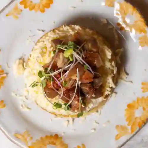 Arepa de la Casa con Chicharron