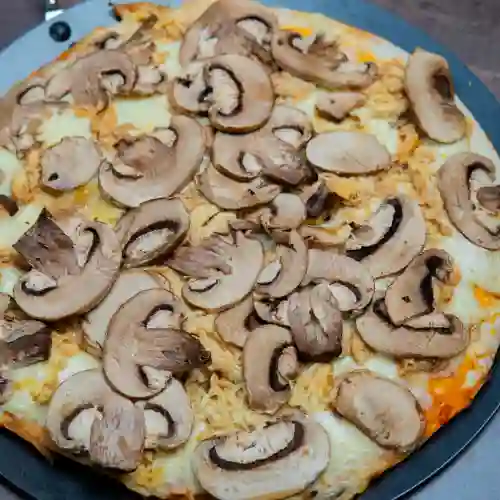 Pizza Pollo Champiñones Mediana