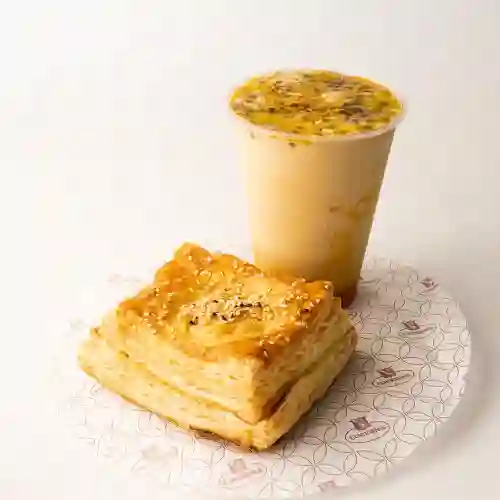 Café de la Montaña+ Pastel de Pollo