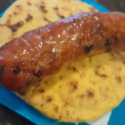 Chorizo con Arepa Santandereana