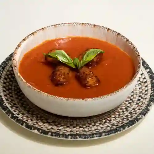 Sopa de Tomate y Queso Halloumi
