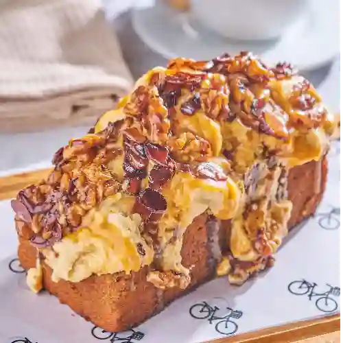 Cake de Banano y Crema de Caramelo