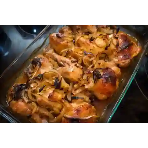 Pollo Encebollado