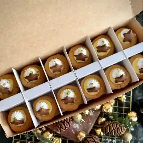 12 Christmas Cookie Cups