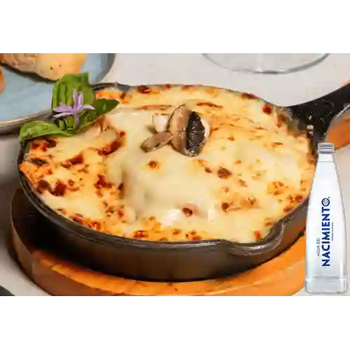 Combo Lasagna Trattorina + Nacimiento Sin Gas 300 ml