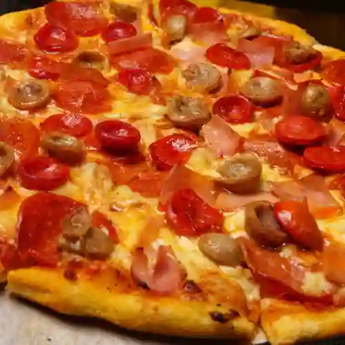 Pizza Grande Cuatro Carnes