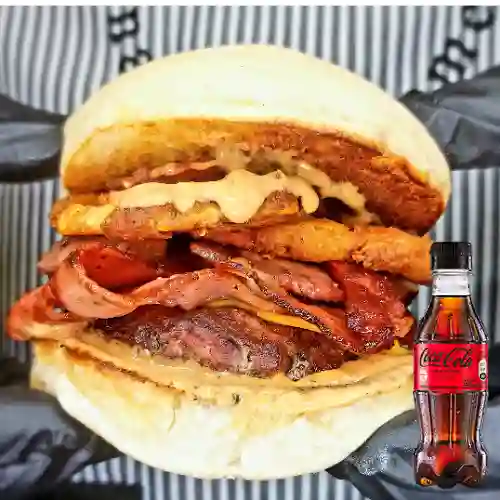 Chipotle bbq burger + papas + coca cola
