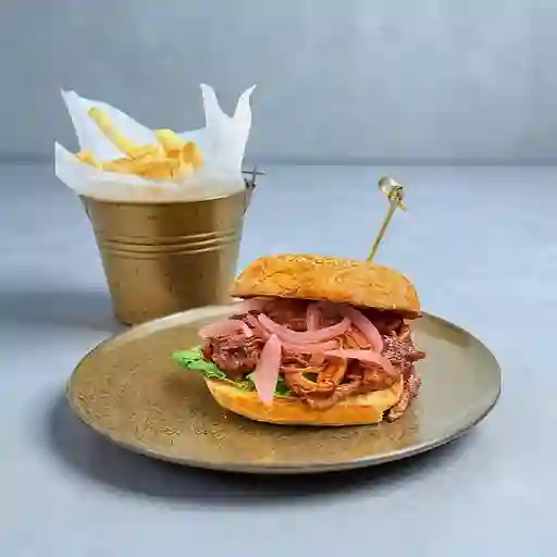 Pulled pork sandwich