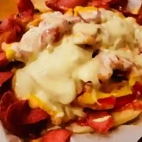 Salchipapas Personal de Pollo y Queso X 300 Gramos
