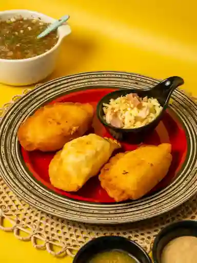 2 Patacones Y 1 Empanada