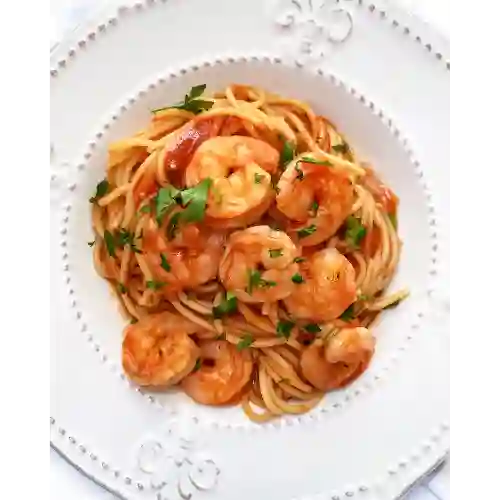Espaguetis con Camarones en Salsa Roja