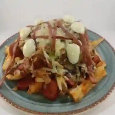 Salchipapa de la casa