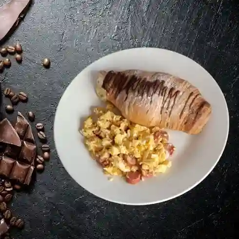 Huevos y Croissant