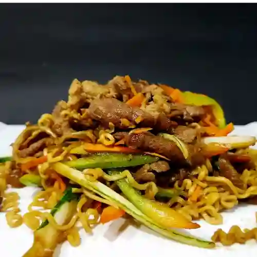 Chow Mein de Pechiga de Pollo