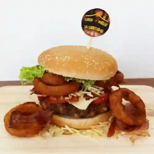 Hamburguesa tocineta y aros de cebolla